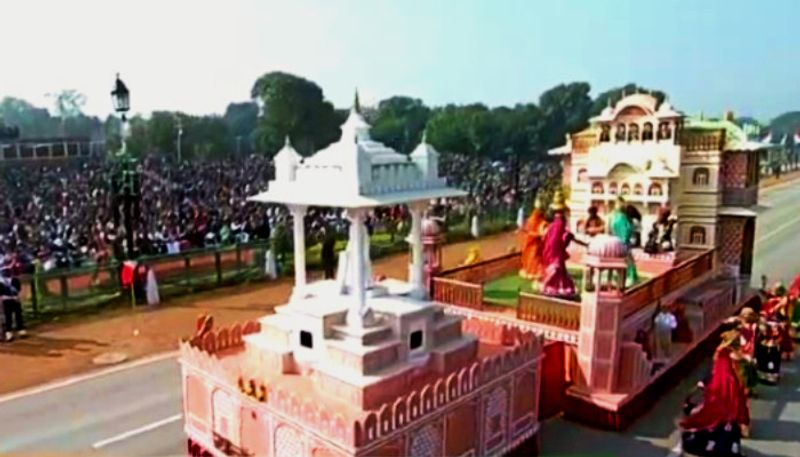 রাজস্থানের ট্যাবলোয় রাজধানী জয়পুরের স্থাপত্যগত ও সাংস্কৃতিক ঐতিহ্যকে দেখানো হয়েছে।