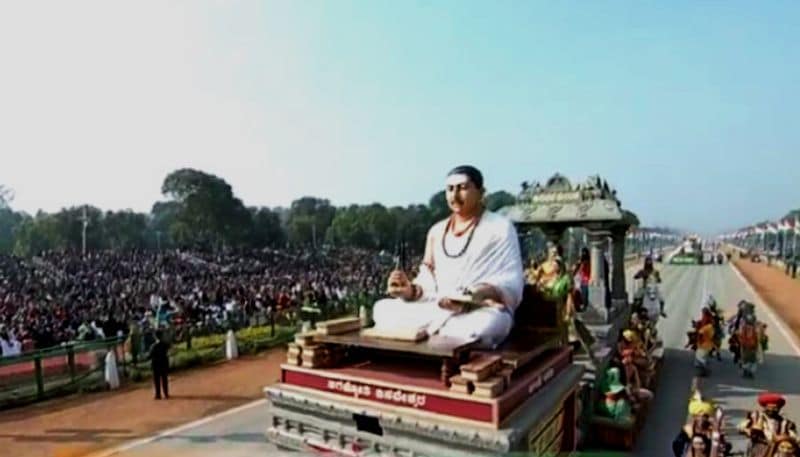 কর্নাটকের ট্যাবলোর থিম ছিল 'অনুভব মন্তপ'। এই কেন্দ্র মানব ইতিহাসের প্রথম ধর্মীয়-সামাজিক সংসদ।