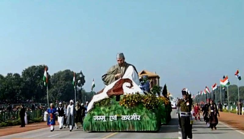 জম্মু ও কাশ্মীর কেন্দ্রশাসিত অঞ্চল হওয়ার পর তাদের প্রথম প্রজাতন্ত্র দিবসের ট্যাবলোর বিষয় ছিল সরকারের 'ব্যাক টু ভিলেজ' বা গ্রামে ফেরা প্রকল্প।