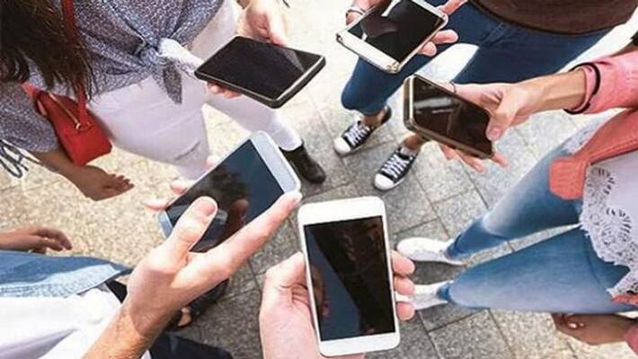 India surpasses US as second-largest smartphone market despite 7% sales growth in 2019 India surpasses US as second-largest smartphone market despite 7% sales growth in 2019