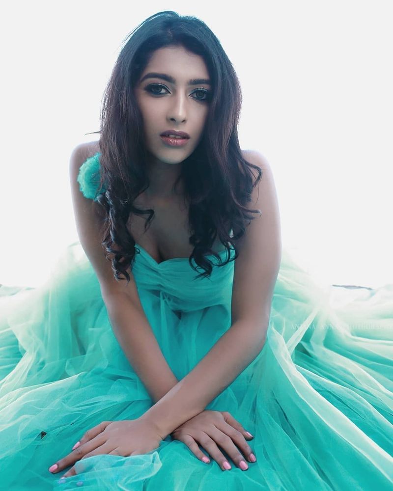Bigg Boss Bipolar Mastani in Hot Look