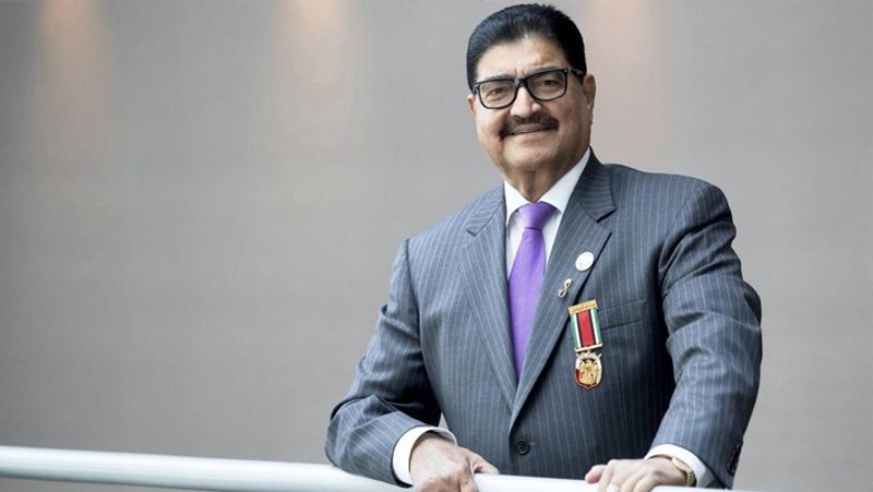 यूएई एक्सचेंज ने इस सप्ताह अपनी शाखाओं तथा ऑनलाइन प्लेटफॉर्म के जरिए नया लेनदेन बंद कर दिया, क्योंकि यूएई के केंद्रीय बैंक ने घोषणा की थी कि उसने यूएई एक्सचेंज के खिलाफ जांच शुरू की है और इसके ऑपरेशंस मैनेजमेंट की जांच करेगा।