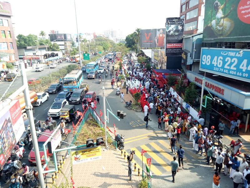 huge participation of people in LDF lead Human chain in Kerala against CAA
