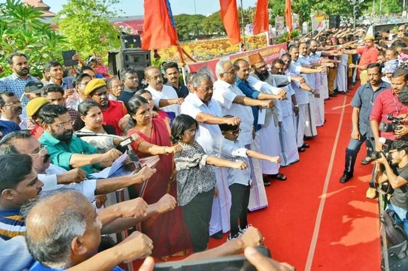 huge participation of people in LDF lead Human chain in Kerala against CAA