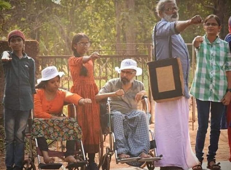huge participation of people in LDF lead Human chain in Kerala against CAA