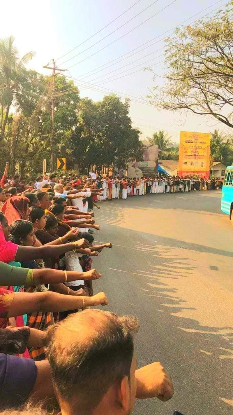 huge participation of people in LDF lead Human chain in Kerala against CAA