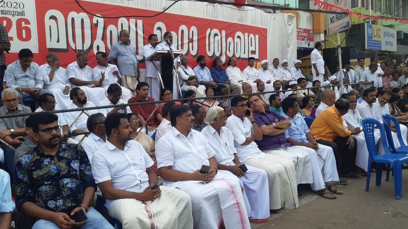 huge participation of people in LDF lead Human chain in Kerala against CAA