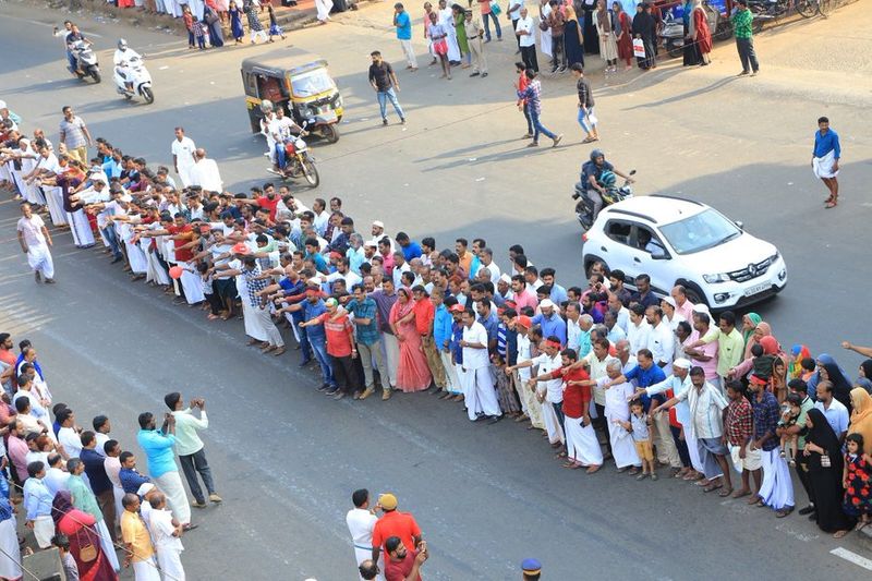 huge participation of people in LDF lead Human chain in Kerala against CAA