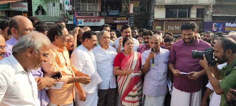 huge participation of people in LDF lead Human chain in Kerala against CAA