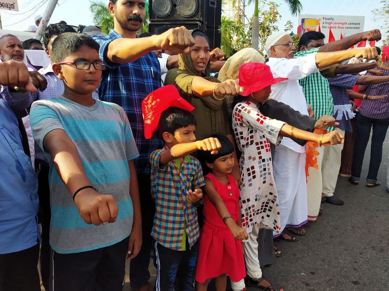 huge participation of people in LDF lead Human chain in Kerala against CAA