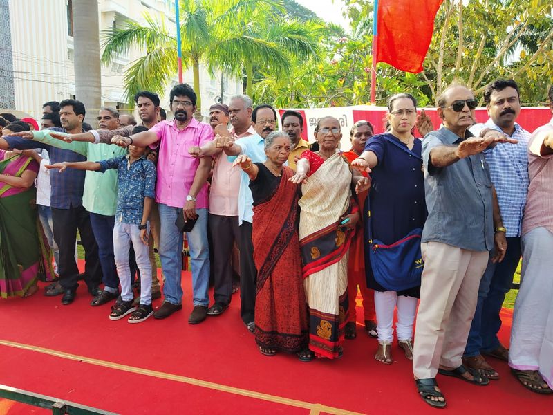 huge participation of people in LDF lead Human chain in Kerala against CAA