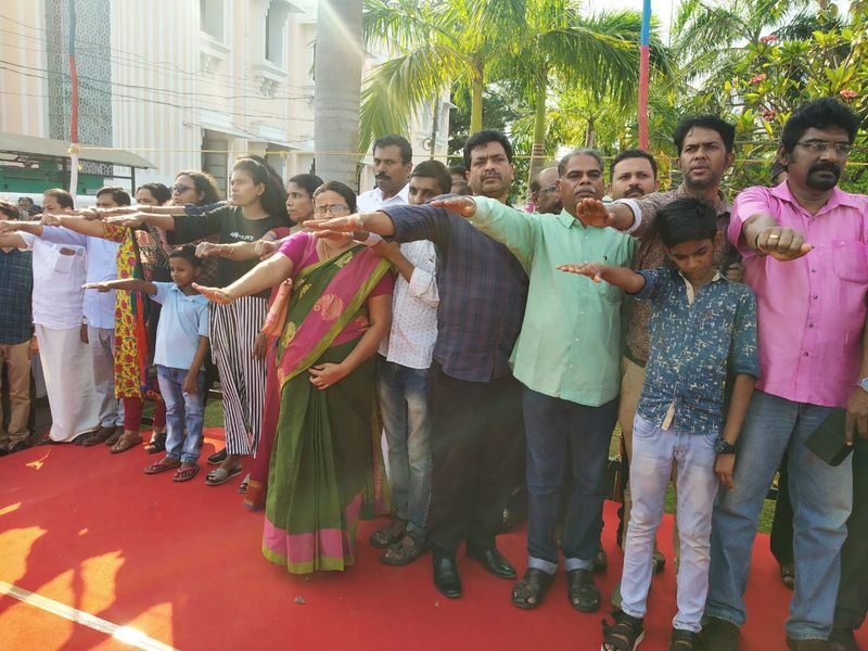 huge participation of people in LDF lead Human chain in Kerala against CAA