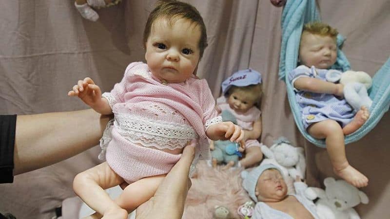 Unbelievable 'reborn' dolls which bring solace to the mothers who lost their babies