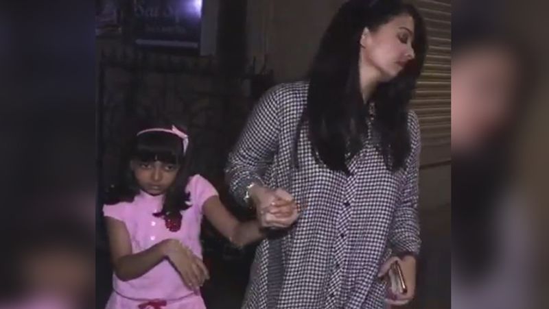 সারাক্ষণ হাত ধরে ঘুরলে আরাধ্যা নিজে পায়ে হাঁটতে ভুলে যাবে। যদিও এসব ট্রোলের কোনও জবাব না দেওয়াই শ্রেয় মনে করেন ঐশ্বর্য।