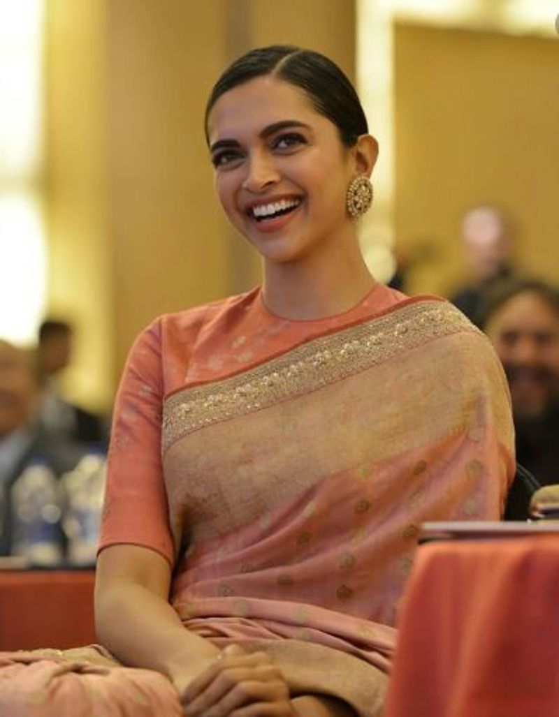 Bollywood Deepika Padukone Nailed it in these 10 looks