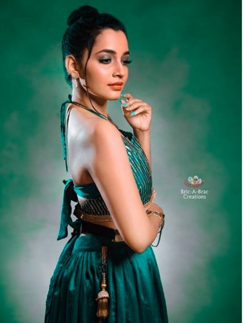abanarthi adding arya name in insta account