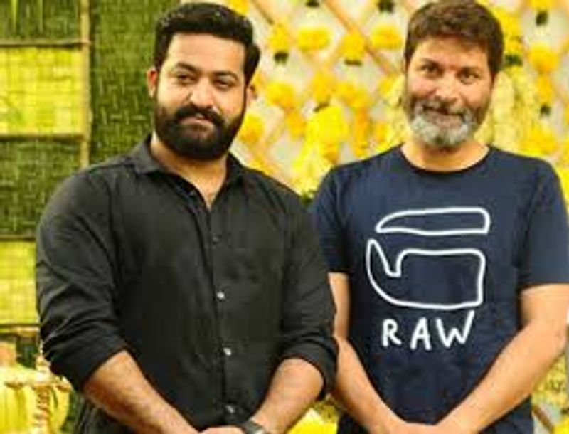 మరోవైపు త్రివిక్రమ్ హీరోయిన్ను కూడా ఫైనల్ చేసేసారట. జూనియర్తో రష్మిక మందన్నా రొమాన్స్ చేయనుందని సమాచారం.ఈ చిత్రాన్ని హారికా అండ్ హాసిని క్రియేషన్స్,ఎన్టీఆర్ ఆర్ట్స్ సంయుక్తంగా తెరకెక్కించబోతున్నారట.