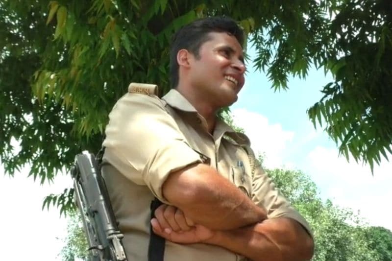 गाजीपुर के रहने वाले विशाल सिंह उत्तर प्रदेश पुलिस में कॉन्स्टेबल की नौकरी करते थे। उन्होंने अपनी इस सफलता से न सिर्फ गाजीपुर का बल्कि उत्तर प्रदेश पुलिस का भी मान बढ़ाया है। विशाल आईपीएस बनना चाहते हैं, ऐसे में वो इसके लिए भी तैयारी करेंगे, ताकी वो परीक्षा को पास कर सकें।