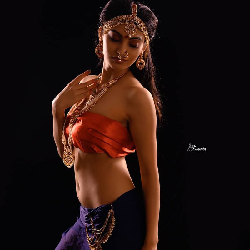 Kannada Actress Shama Taj Hotness Over Loaded Photos