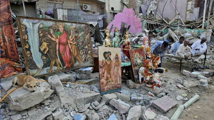 In Pakistan, the radicals broke the idol of Goddess Durga, attacked another Hindu temple in 10 days. In Pakistan, the radicals broke the idol of Goddess Durga, attacked another Hindu temple in 10 days.