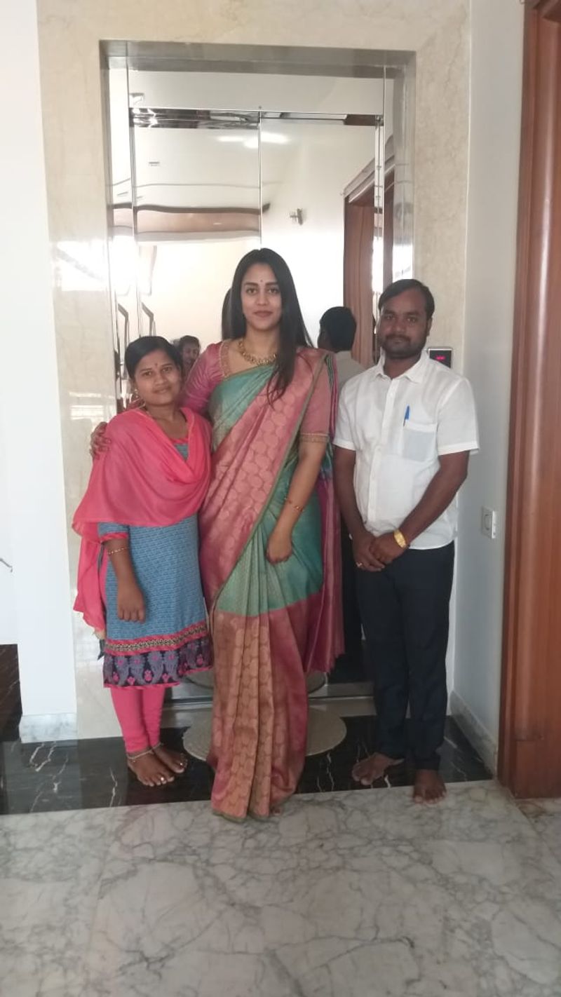 ಸ್ನೇಹಿತರೊಂದಿಗೆ ರೇವತಿ