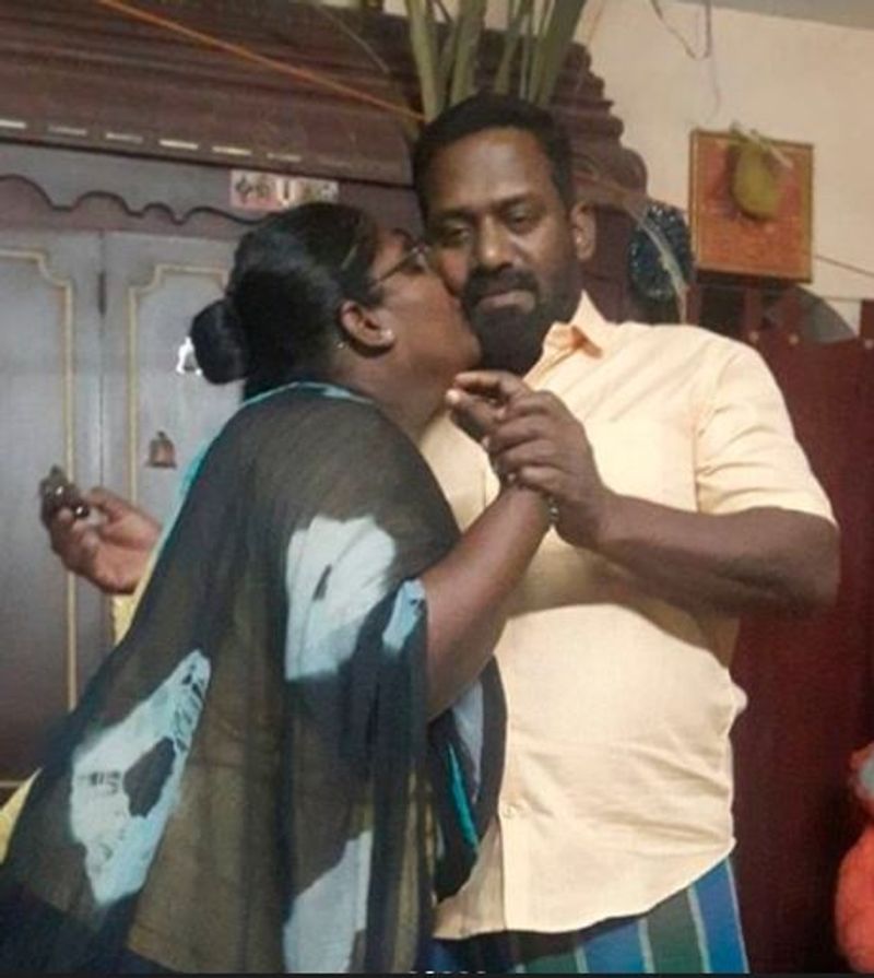 அந்த சமயத்தில் என்னுடைய பிரச்னையை எப்படி கூறுவது என்பது கூட தெரியவில்லை, தயக்கத்துடனே கேட்டேன். கேட்டதுமே குடும்ப ரீதியான மிகப்பெரிய உதவியைச் செய்தார்.