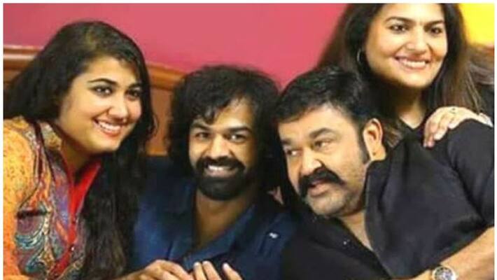 Mohanlals daughter Vismaya write a book Mohanlals daughter Vismaya write a book