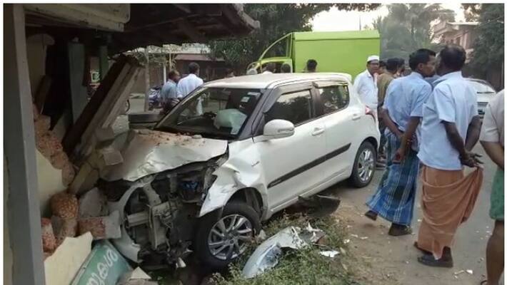 ACCIDENT IN ALUVA PICKUP VAN AND CAR CRASH INTO BUILDING ACCIDENT IN ALUVA PICKUP VAN AND CAR CRASH INTO BUILDING
