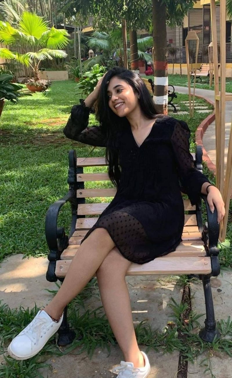 Gang Leader Fame Priyanka Arul Mohan's Mass Look