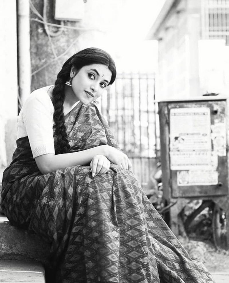 Gang Leader Fame Priyanka Arul Mohan's Mass Look