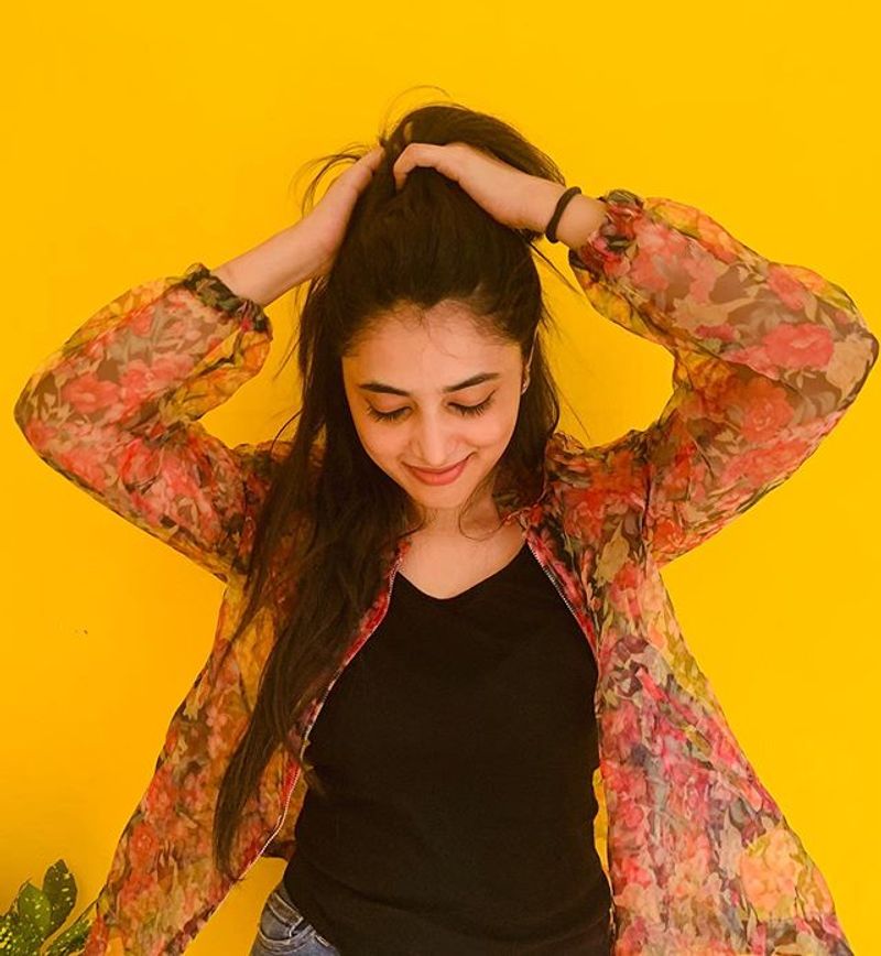 Gang Leader Fame Priyanka Arul Mohan's Mass Look