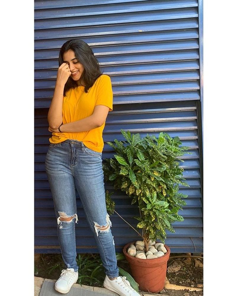 Gang Leader Fame Priyanka Arul Mohan's Mass Look