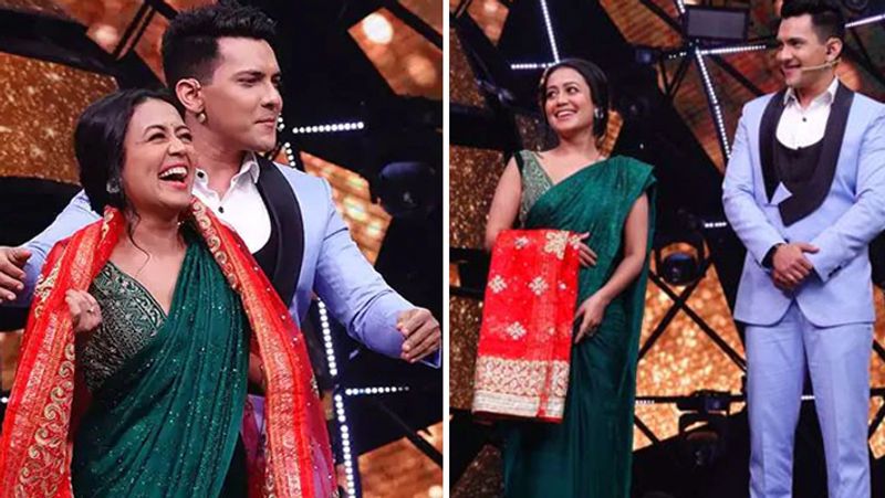 উপহার হিসেবে লাল শাড়ি দিয়েছেন হবু বর আদিত্য নারায়ণ।