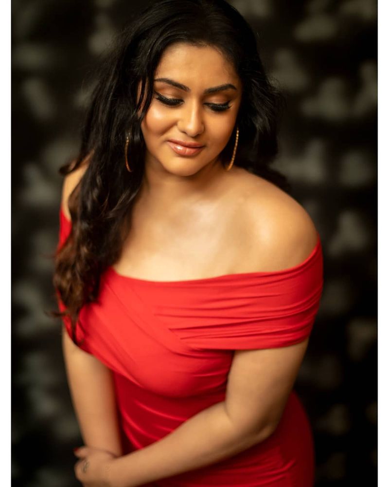 heroine Namitha saree photos from instagram