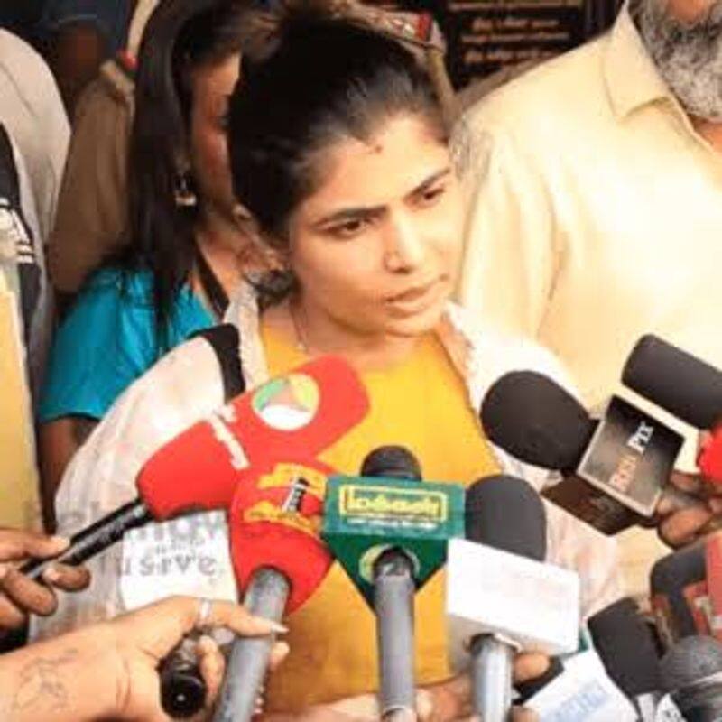 singer chinmayi support ar rahuman daughter and creating new issue