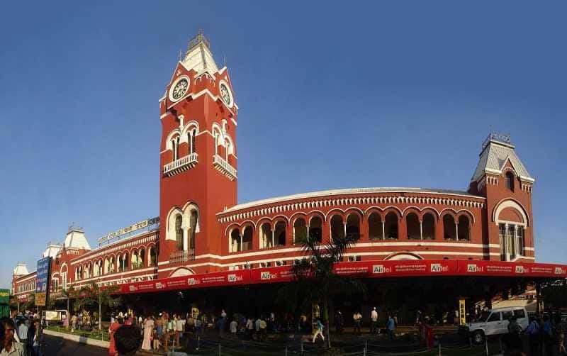 Irregularities in railway stations .. Corporation officials who landed in the field .. 3.90 crore fines collected in Chennai ..