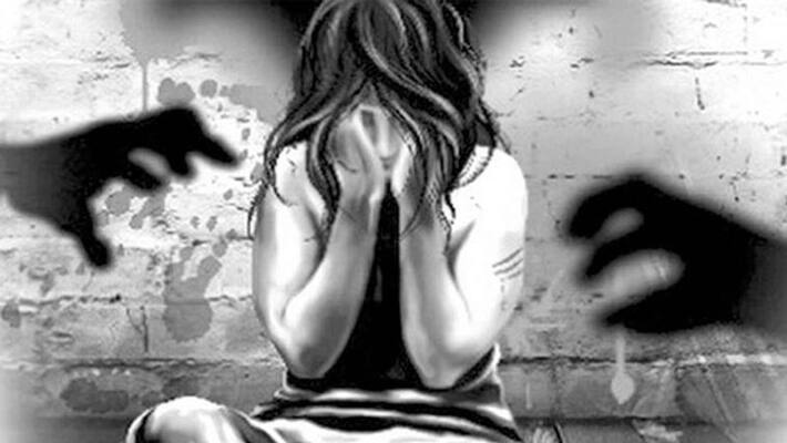 Daughter accuses parents for blackmail by filming her rape scene logged FIR Daughter accuses parents for blackmail by filming her rape scene logged FIR