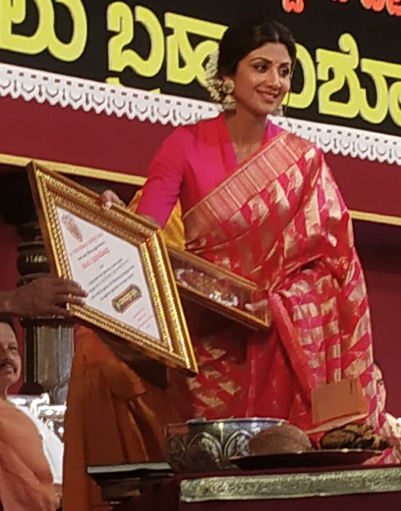 ಬ್ಯುಸಿ ಶೆಡ್ಯೂಲ್ ನಡುವೆಯೂ ಹುಟ್ಟೂರಿನ ಕಾರ್ಯಕ್ರಮಕ್ಕೆ ಬಂದಿದ್ದ ಶಿಲ್ಪಾ ಶೆಟ್ಟಿ .