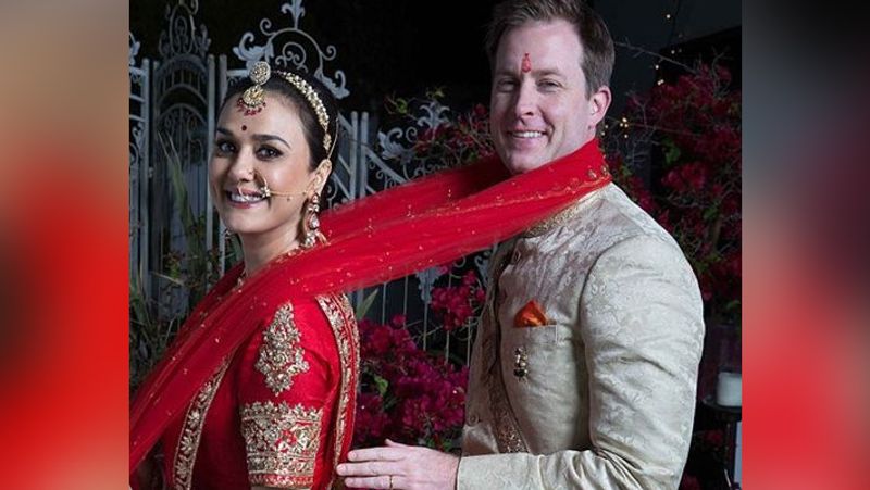 সিমলার এই নতুন মডেলকে বিজ্ঞাপনে দেখা মাত্রই পরিচালকেরা পছন্দের তালিকাতে রেখে দিয়েছিলেন।