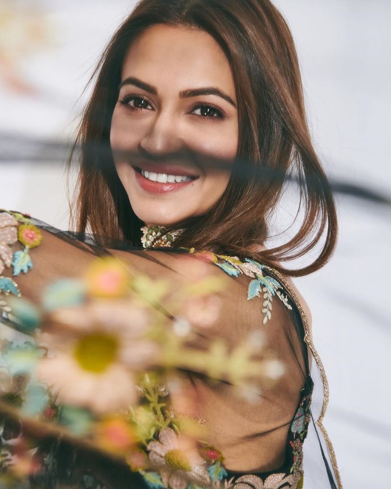 kriti Kharbanda latest instagram photos