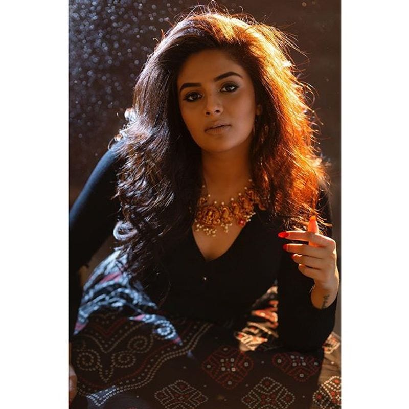 (Courtesy _ Instagram) తన బోల్డ్ కామెంట్స్ తో టీవీ షోలలో రచ్చ చేసే ఈ బ్యూటీ ఇప్పుడు సినిమాల్లో కూడా తన సత్తా చాటాలని ప్రయత్నిస్తోంది.