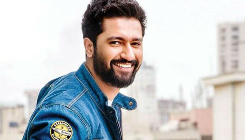 বি-টাউনে মুহূর্তের মধ্যে ছড়িয়ে পড়েছ এই খবর। এমনকী বান্ধবীর সঙ্গে দেখা করতে যাওয়ায় পুলিশের হাতেও পাকড়াও হতে হয়েছে অভিনেতাকে