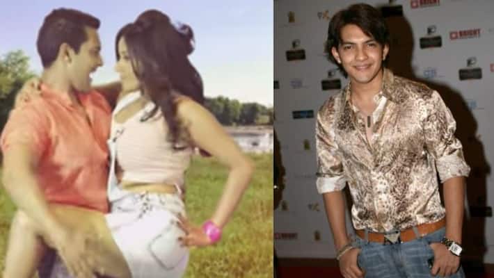 Aditya Narayan kissing video viral on social media Aditya Narayan kissing video viral on social media
