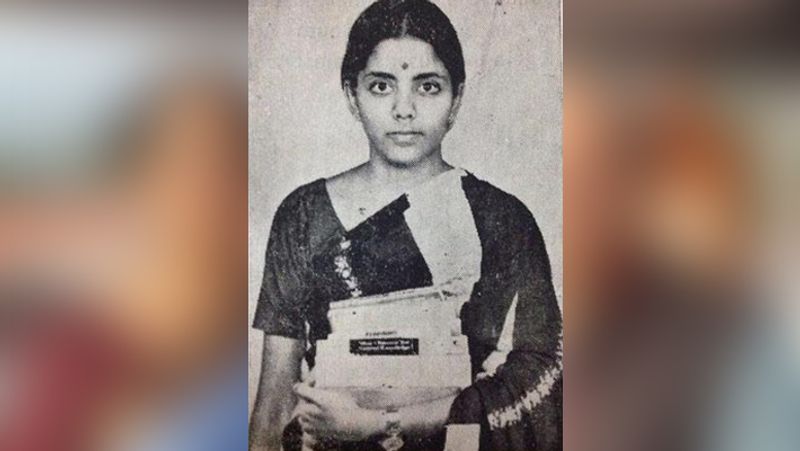 एक इंटरव्यू में निर्मला ने कहा था कि उनके माता-पिता ने उन्हें काफी सिक्योर बचपन दिया। उनके पिता रेलवे कर्मचारी थे। तो उनकी मां हाउस वाइफ थीं।