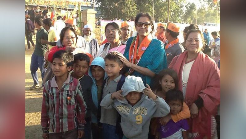 पिता की नौकरी ऐसी थी कि उनका ट्रांसफर होता रहता था। ऐसे में निर्मला सीतारमण को अलग-अलग जगह जाना पड़ता था। इस कारण एक जगह पर उनके दोस्त नहीं बन पाते थे।