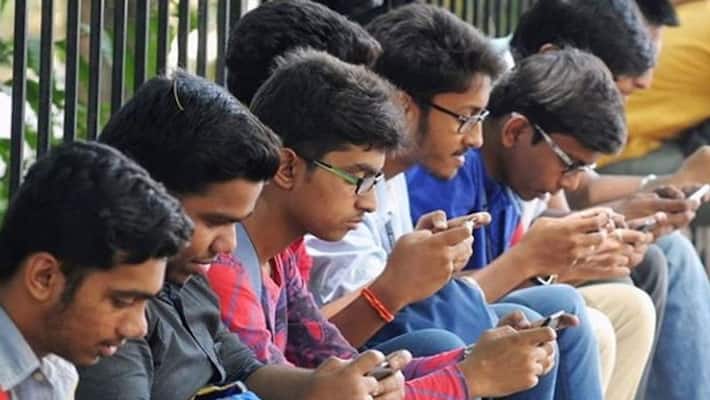 A college in Maharashtra prohibits the use of mobile phones on campus kpm A college in Maharashtra prohibits the use of mobile phones on campus kpm
