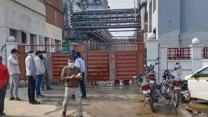 Ammonia leak in Noida, 1 dead, over 300 evacuated Ammonia leak in Noida, 1 dead, over 300 evacuated
