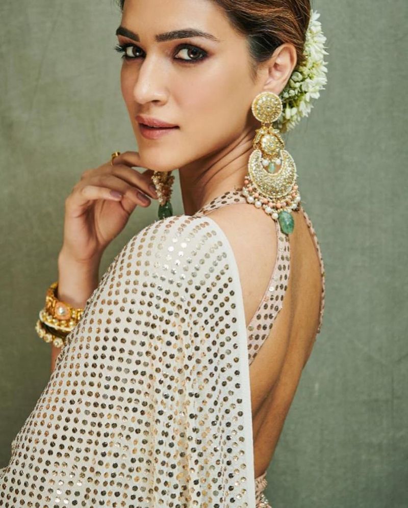 Bollywood Heroines Hot Saree Clicks Going Viral