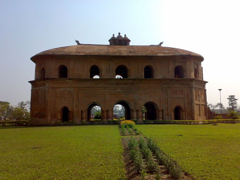 शिवसागर : शिवसागर असम के शिवसागर जिले का एक शहर और जिले का मुख्यालय है। यह असम की राजधानी गुवाहाटी के उत्तर पूर्व में 360 किलोमीटर (224 मील) की दूरी पर स्थित है। असम में शिवसागर एक धरोहर स्थल है क्योंकि यहां पूर्ववर्ती अहोम राष्ट्र के बहुत से स्मारक स्थित हैं। अब यह एक बहु-सांस्कृतिक शहर है। शिवसागर ब्रह्मपुत्र की सहायता दिखू नदी के किनारे स्थित है।