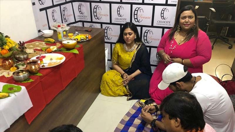रश्मि देसाई के गेम को स्ट्रॉन्ग बनाने के लिए उनकी बेस्ट फ्रेंड देवोलीना भट्टाचार्जी आई हैं। वे रश्मि की दावेदारी मजबूत करने के लिए उनकी मदद कर रही हैं।